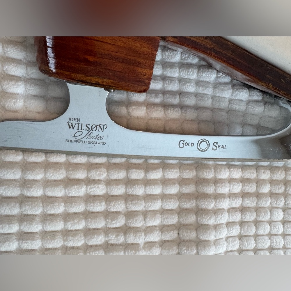 SP Teri figure Skates with Gold Seal Blade - size 8